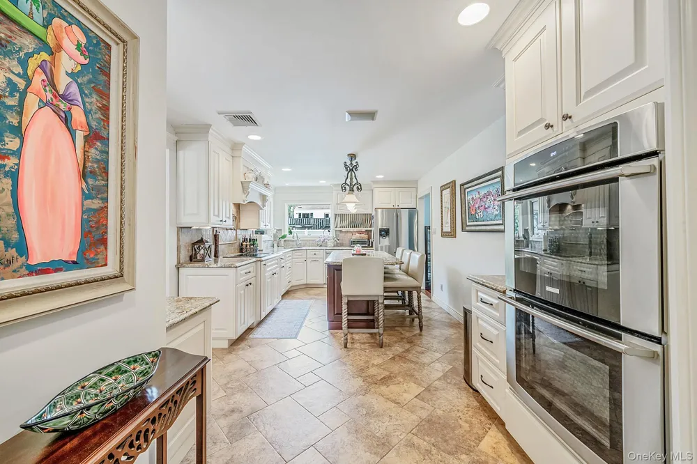 18 Bragg Drive Lake Grove, NY 11755