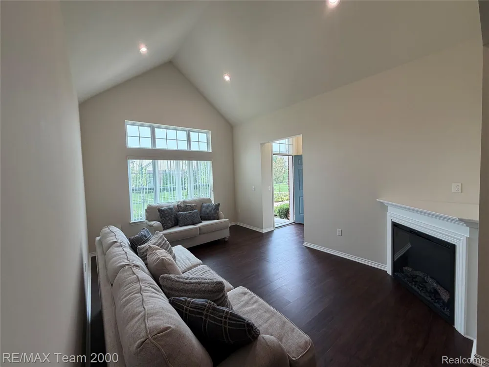 45702 Aragon Canton Charter Township, MI 48187