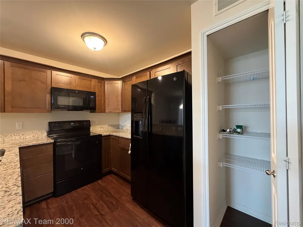 45702 Aragon Canton Charter Township, MI 48187