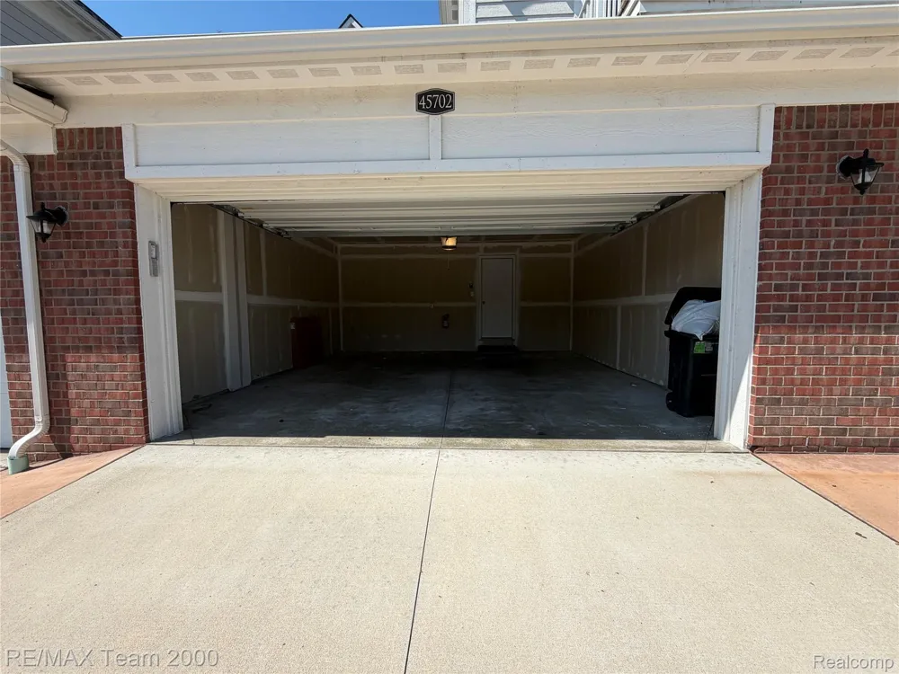 45702 Aragon Canton Charter Township, MI 48187
