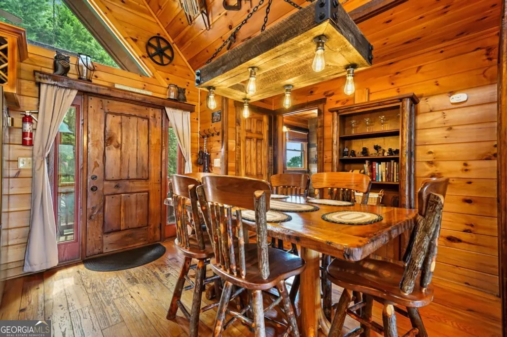 551 Amy Creek CIR Ellijay, GA 30540