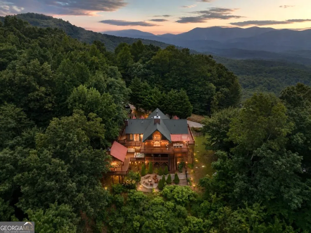551 Amy Creek CIR Ellijay, GA 30540
