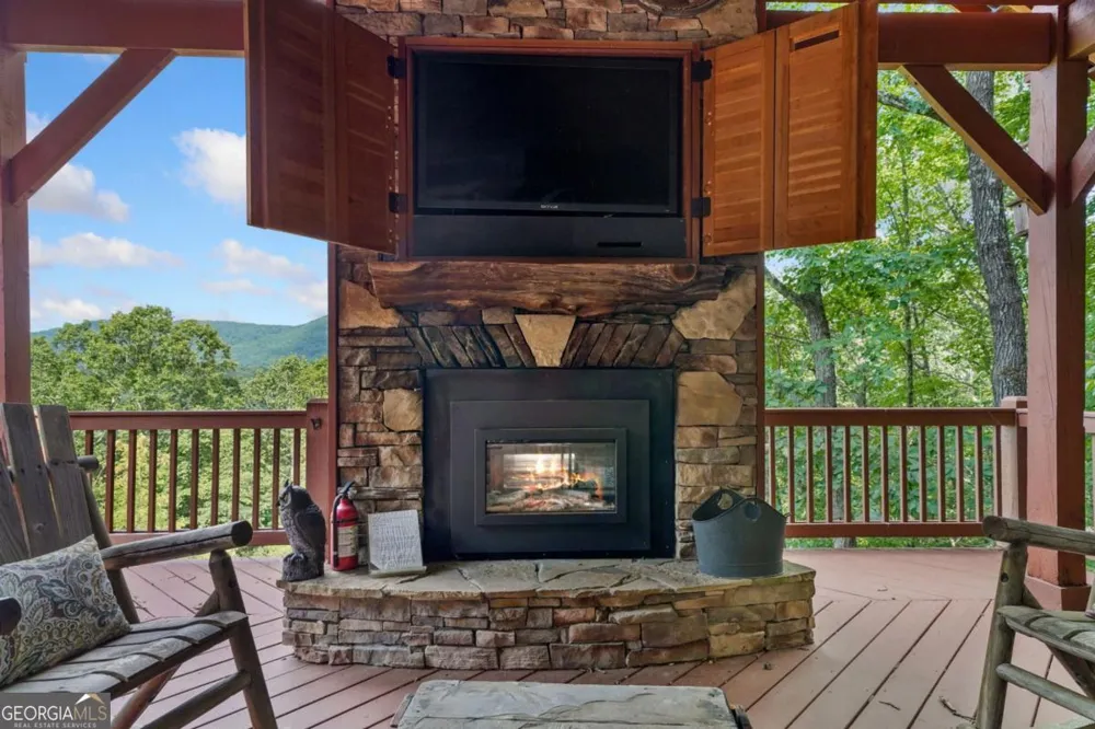 551 Amy Creek CIR Ellijay, GA 30540