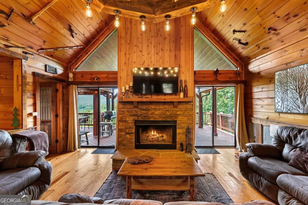 551 Amy Creek CIR Ellijay, GA 30540
