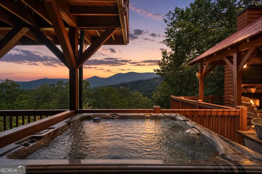 551 Amy Creek CIR Ellijay, GA 30540
