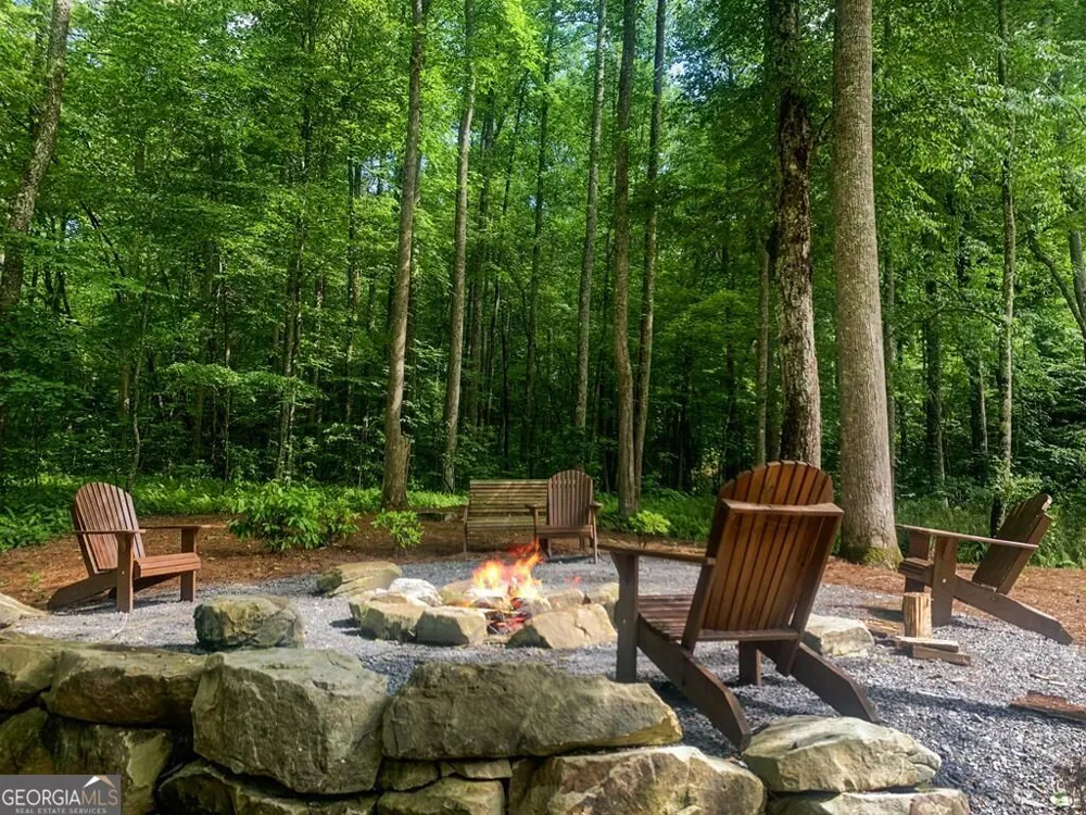 1084 Highgrove DR Talking Rock, GA 30175