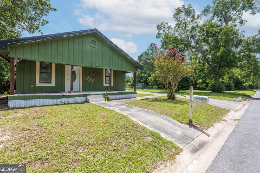 1801 Creswell ST Waycross, GA 31503