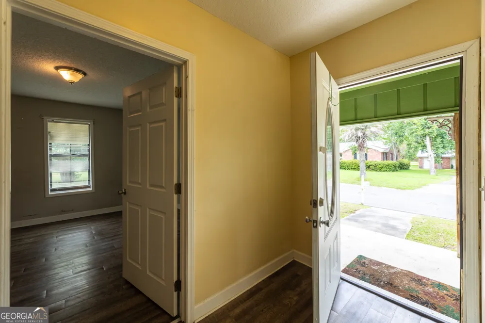 1801 Creswell ST Waycross, GA 31503