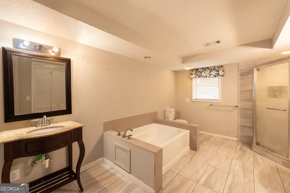 1801 Creswell ST Waycross, GA 31503
