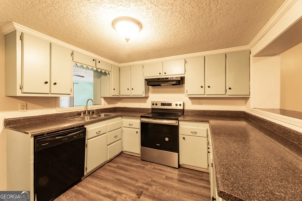 1801 Creswell ST Waycross, GA 31503