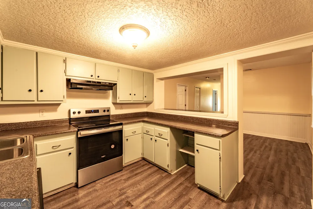 1801 Creswell ST Waycross, GA 31503