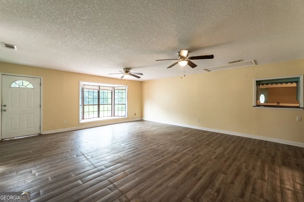 1801 Creswell ST Waycross, GA 31503