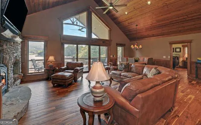 577 Beech Cove DR Hiawassee, GA 30546