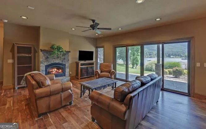 577 Beech Cove DR Hiawassee, GA 30546