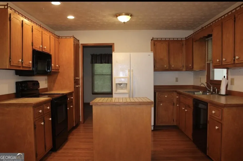 948 Hightower TRL Oxford, GA 30054