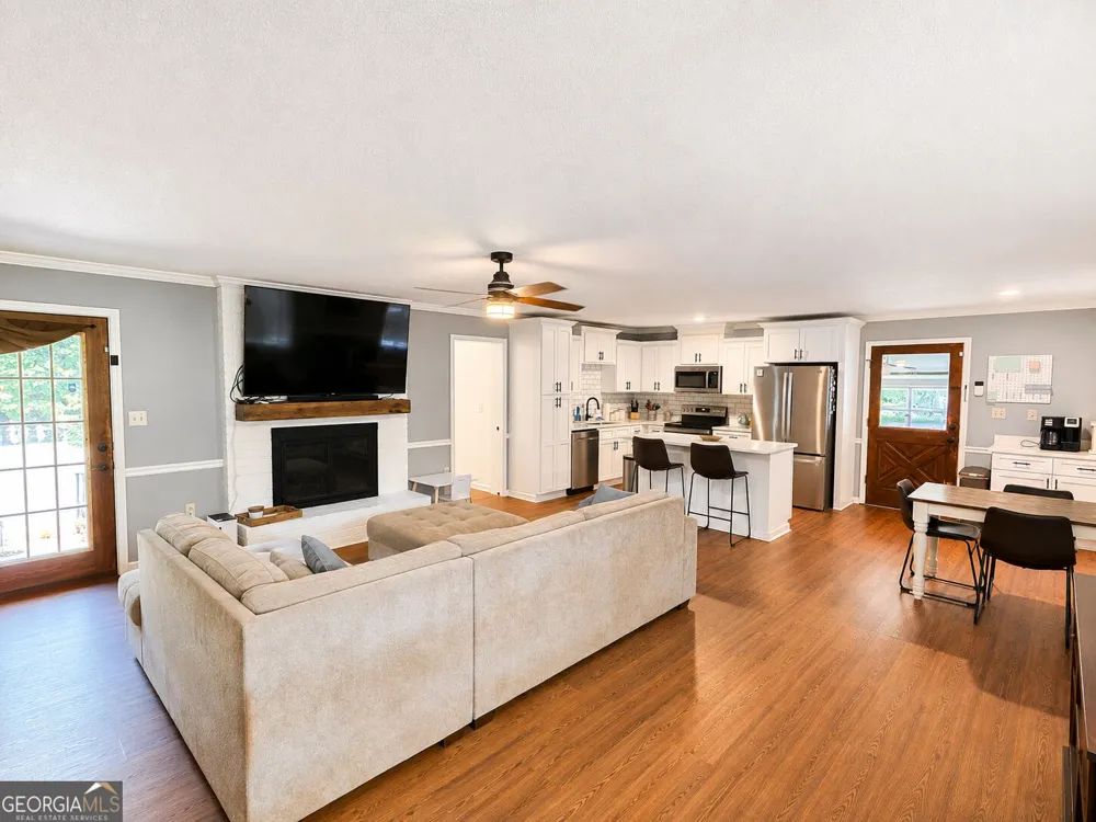 1469 Main ST Comer, GA 30629