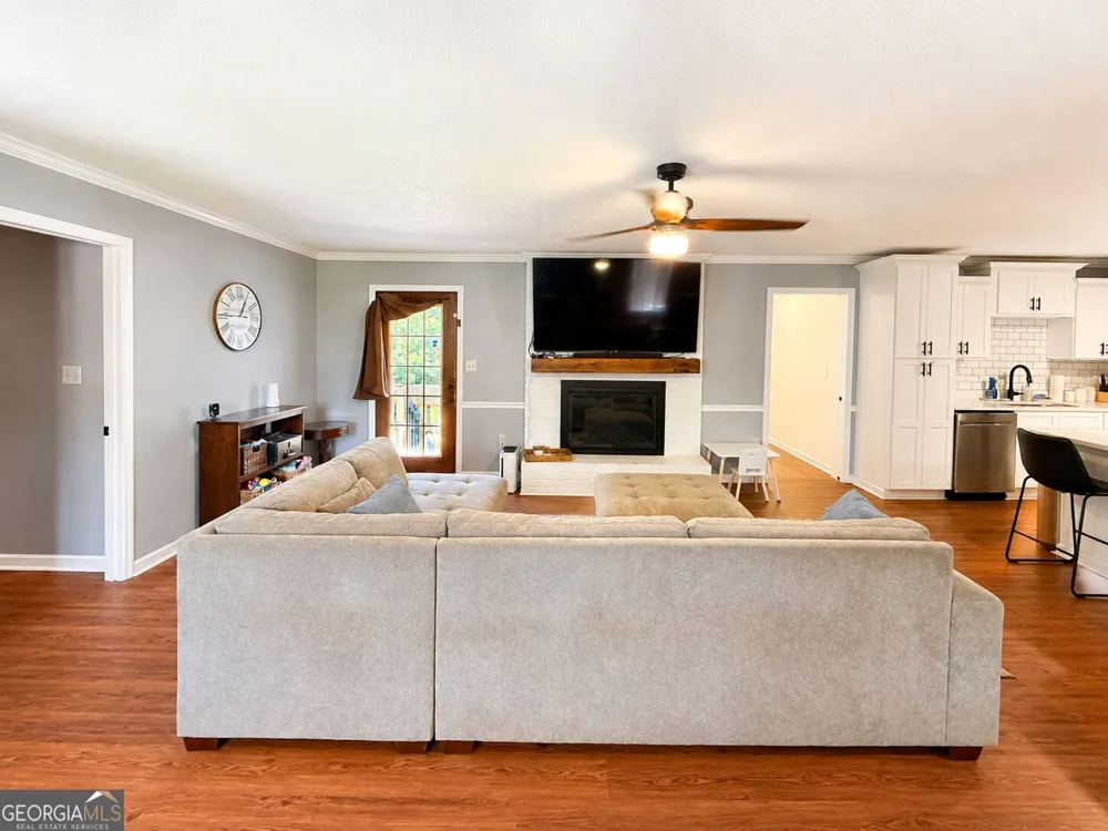 1469 Main ST Comer, GA 30629