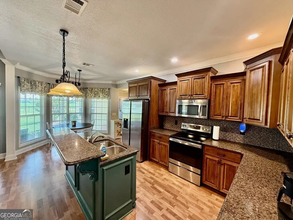 631 Patterson ST Sparks, GA 31647