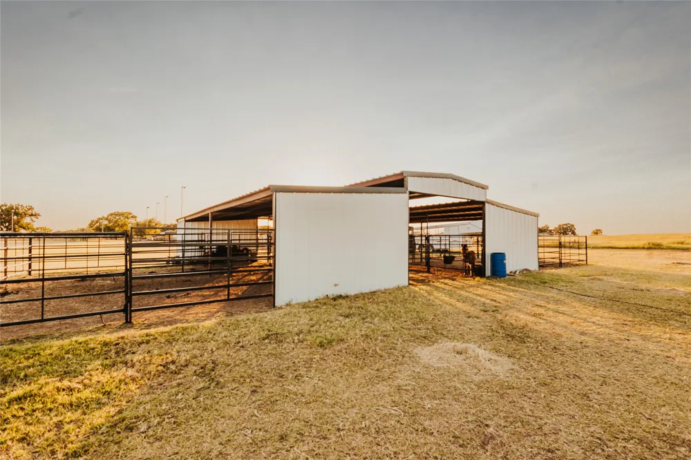 246 Hcr 1450 Covington, TX 76636
