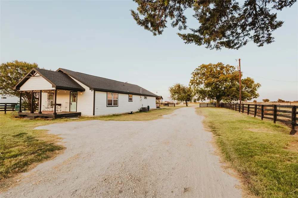 246 Hcr 1450 Covington, TX 76636