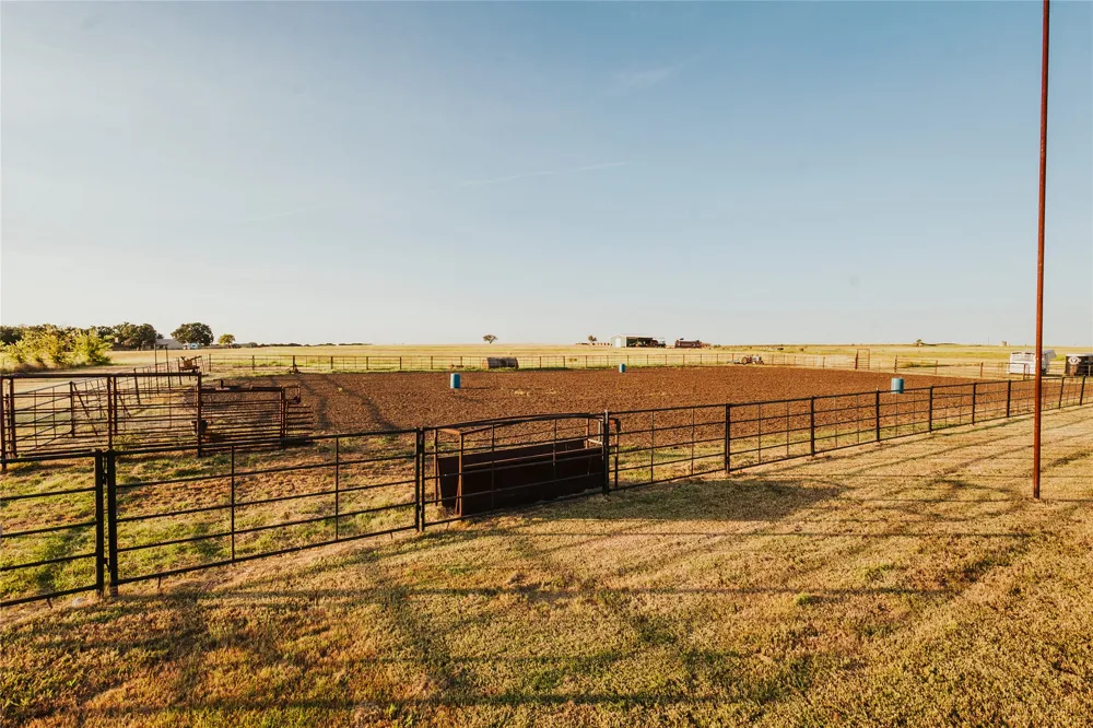 246 Hcr 1450 Covington, TX 76636