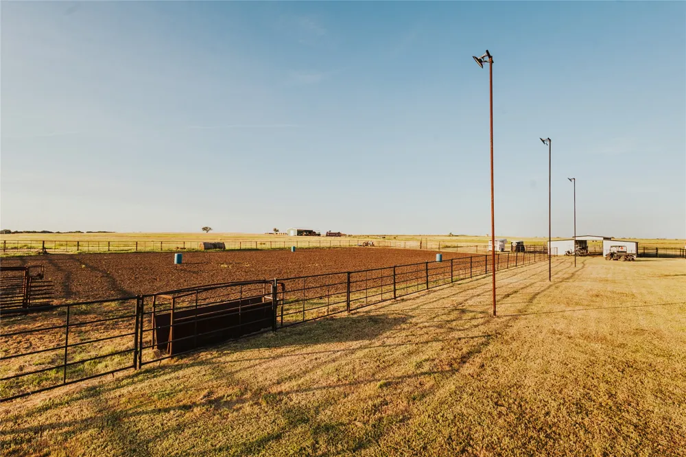 246 Hcr 1450 Covington, TX 76636