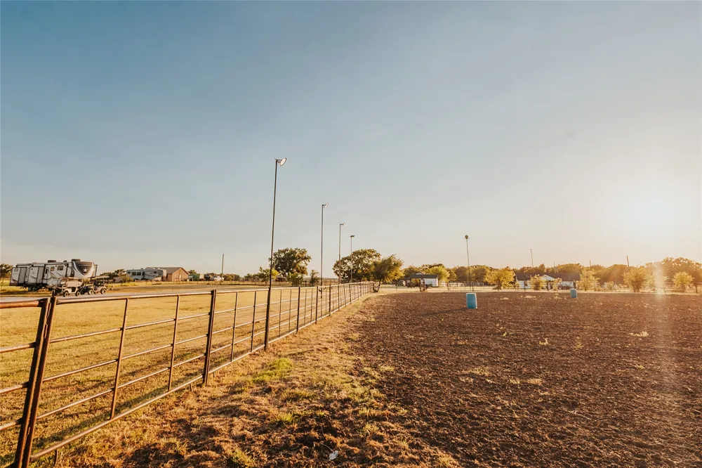 246 Hcr 1450 Covington, TX 76636
