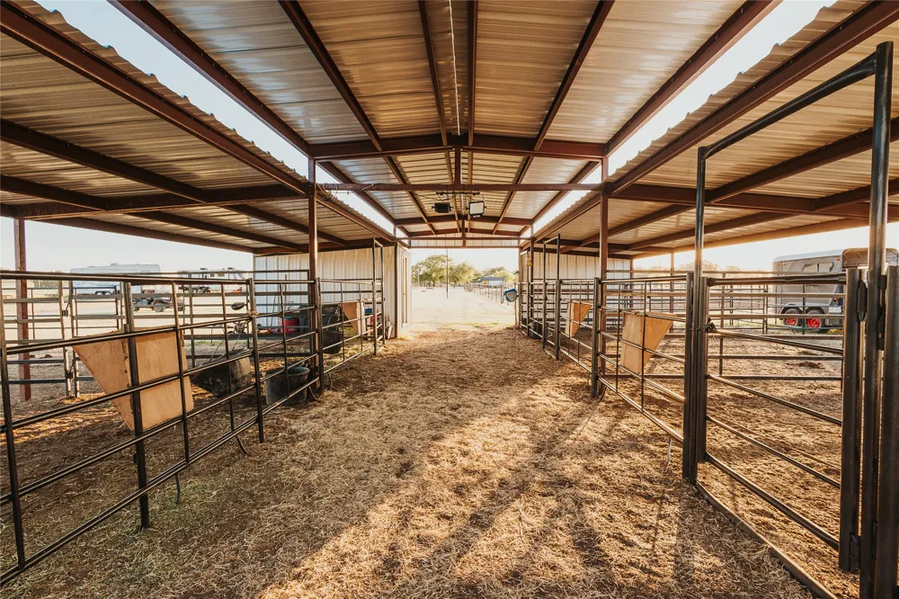 246 Hcr 1450 Covington, TX 76636