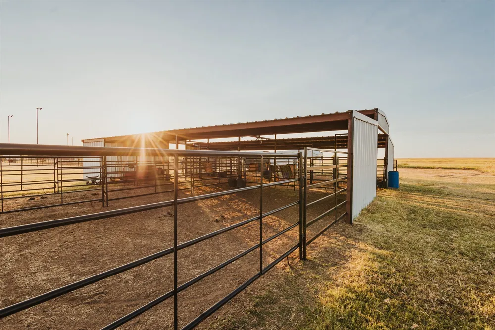 246 Hcr 1450 Covington, TX 76636