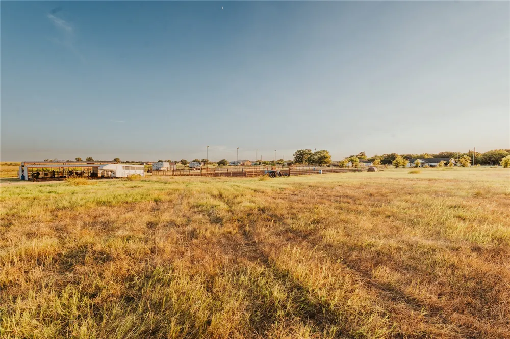 246 Hcr 1450 Covington, TX 76636