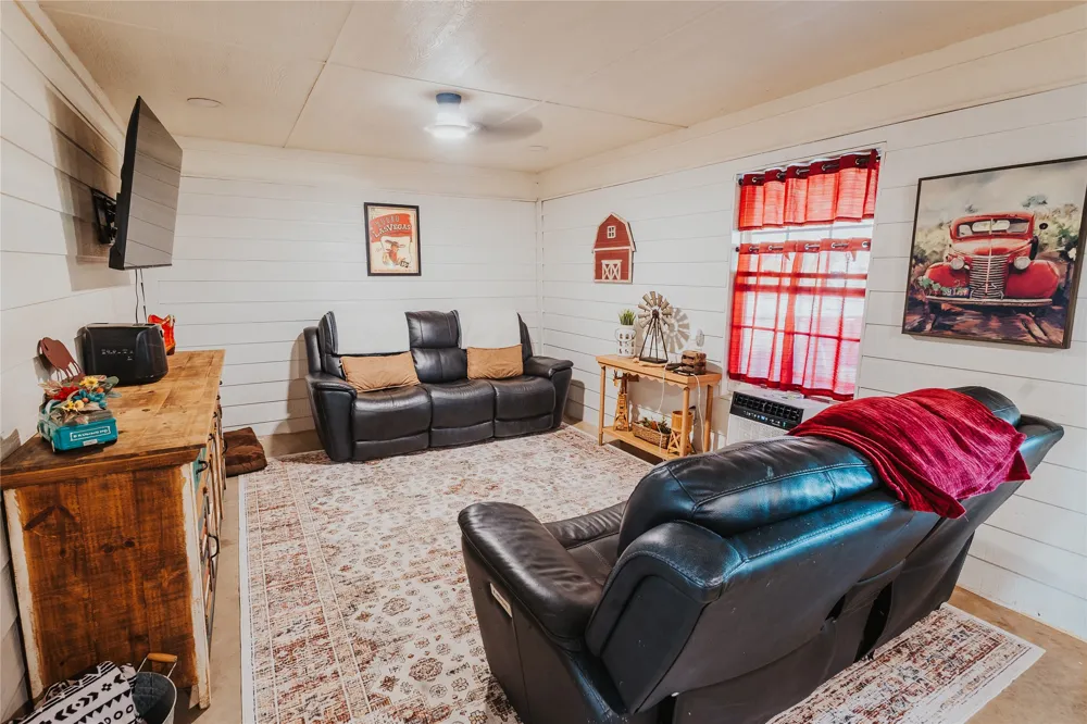 246 Hcr 1450 Covington, TX 76636