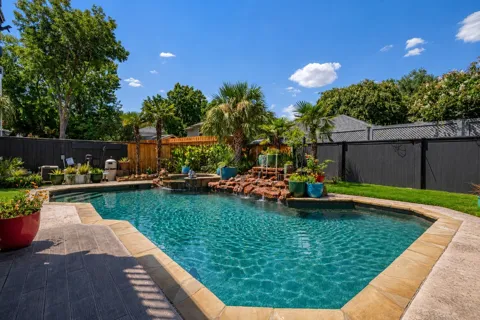 2700 Valleywood Drive