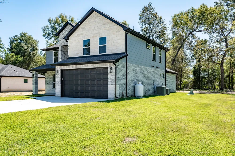 816 County Road 6609 Dayton, TX 77535