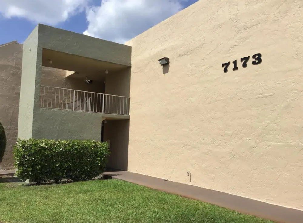 7173 ORANGE DRIVE #220B Davie, FL 33314