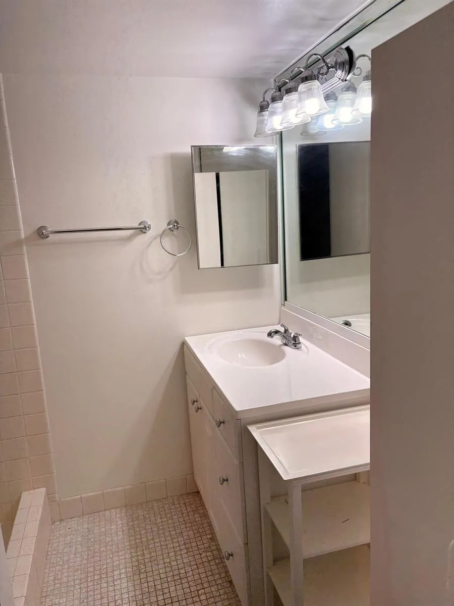 7173 ORANGE DRIVE #220B Davie, FL 33314