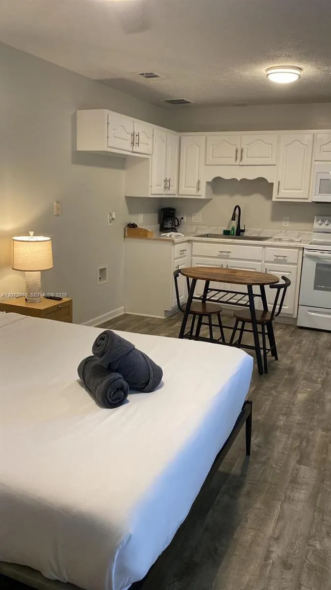 319 Vestavia #B Panama City, FL 32413