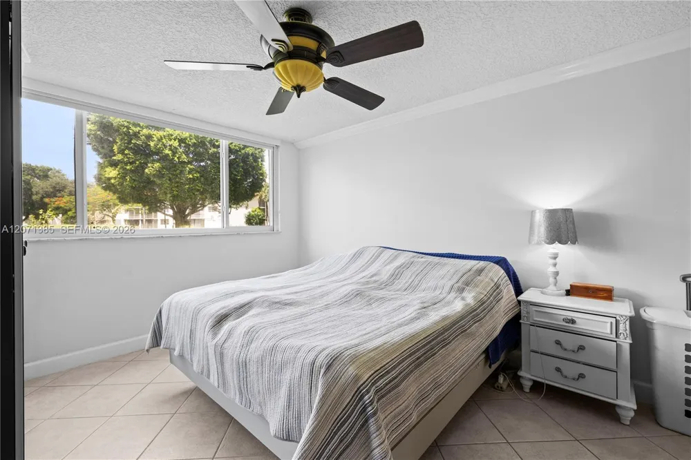 811 S Hollybrook Dr #105 Pembroke Pines, FL 33025