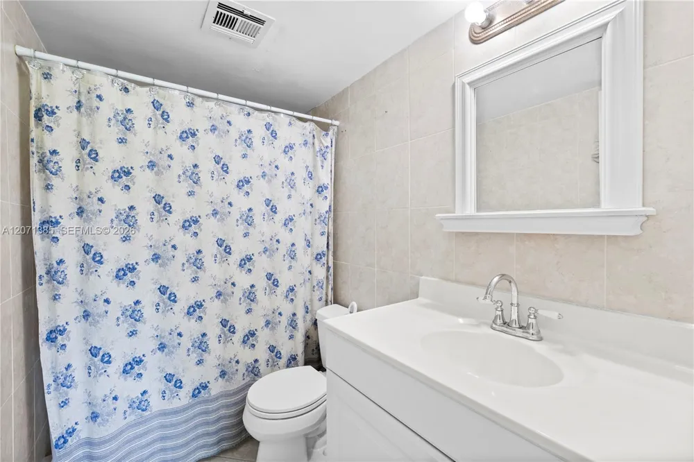 811 S Hollybrook Dr #105 Pembroke Pines, FL 33025