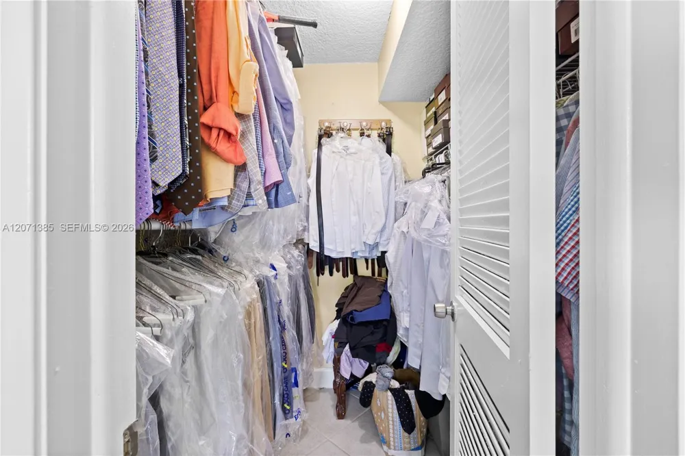 811 S Hollybrook Dr #105 Pembroke Pines, FL 33025