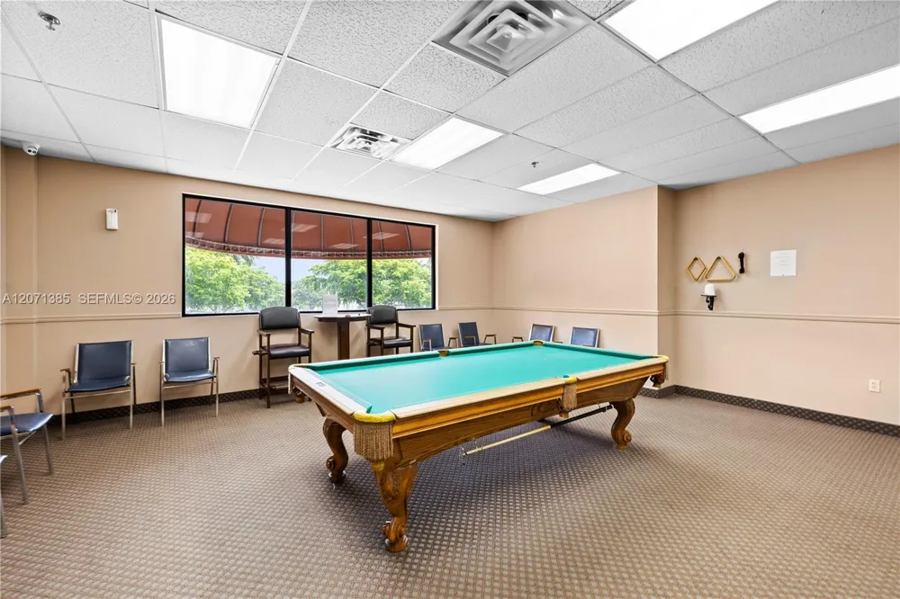 811 S Hollybrook Dr #105 Pembroke Pines, FL 33025