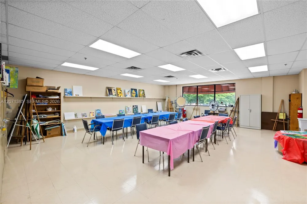 811 S Hollybrook Dr #105 Pembroke Pines, FL 33025