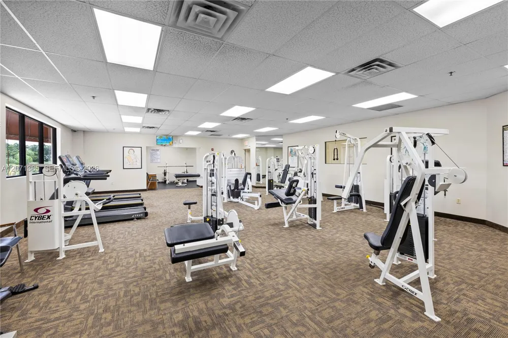 811 S Hollybrook Dr #105 Pembroke Pines, FL 33025
