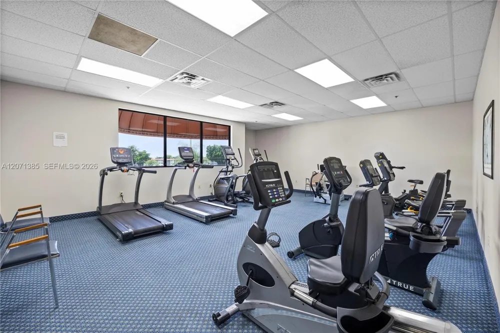 811 S Hollybrook Dr #105 Pembroke Pines, FL 33025