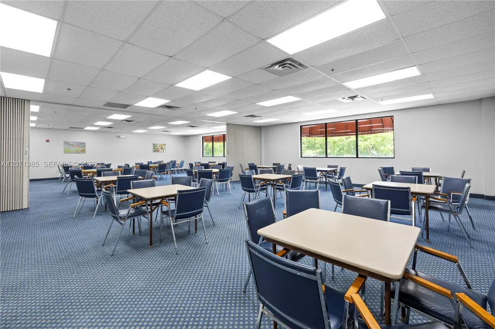 811 S Hollybrook Dr #105 Pembroke Pines, FL 33025