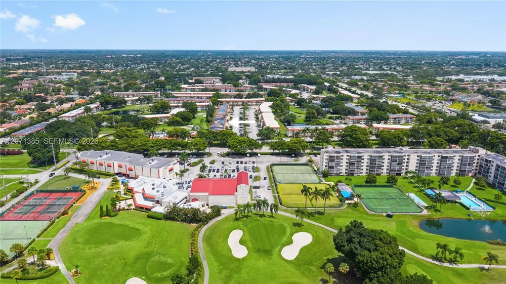 811 S Hollybrook Dr #105 Pembroke Pines, FL 33025