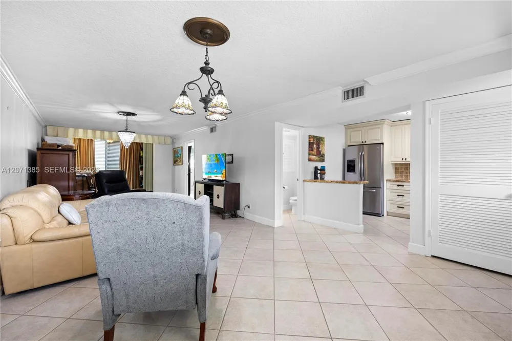 811 S Hollybrook Dr #105 Pembroke Pines, FL 33025