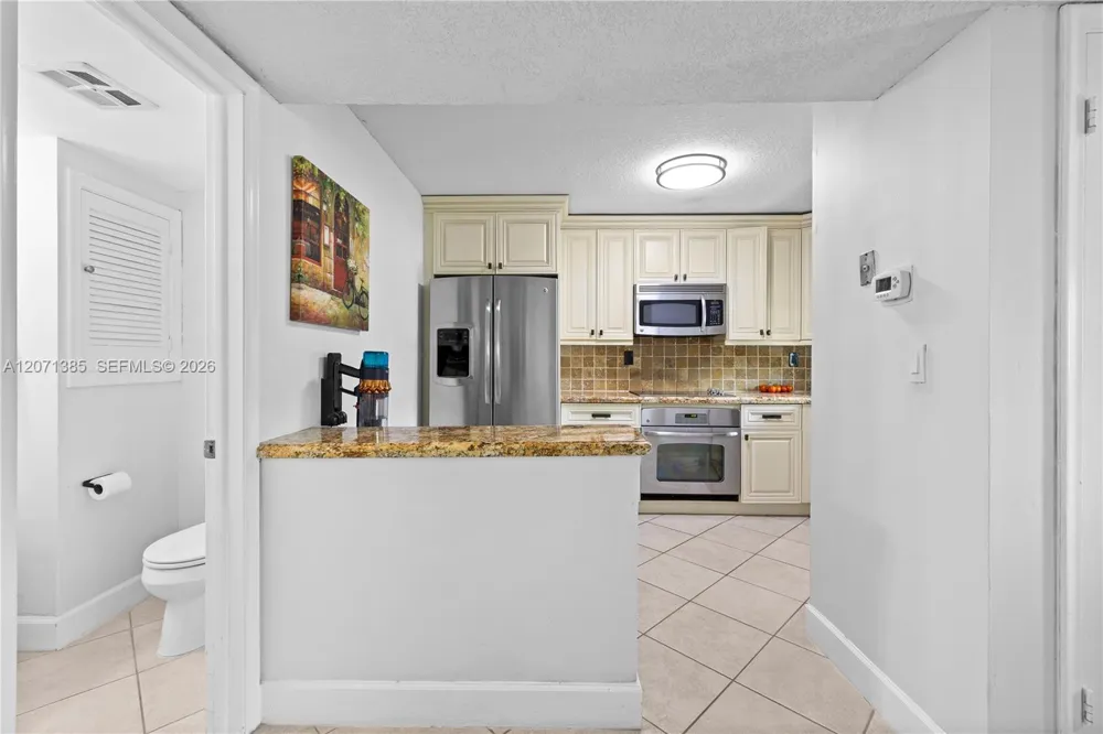 811 S Hollybrook Dr #105 Pembroke Pines, FL 33025