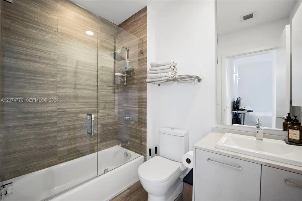 1010 Brickell Ave #4701 Miami, FL 33131