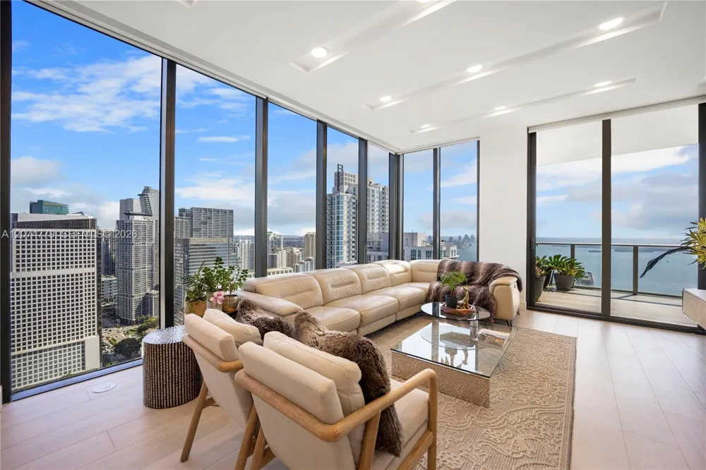 1010 Brickell Ave #4701 Miami, FL 33131