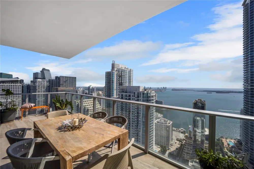 1010 Brickell Ave #4701 Miami, FL 33131